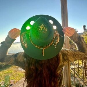 Be the light you wish to see, namaste Pisces sun catcher hat!